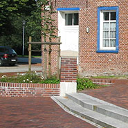 Bingum-Kirchenvorplatz